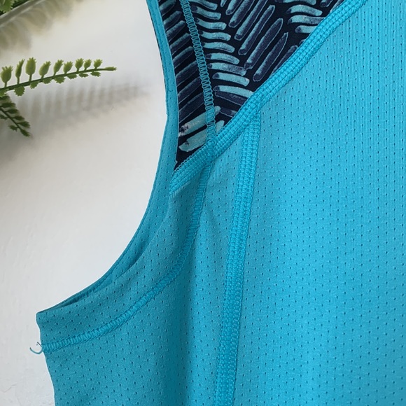 Under Armour Heat Gear Fitted Sleeveless Muscle Tee - Picture 5 of 7